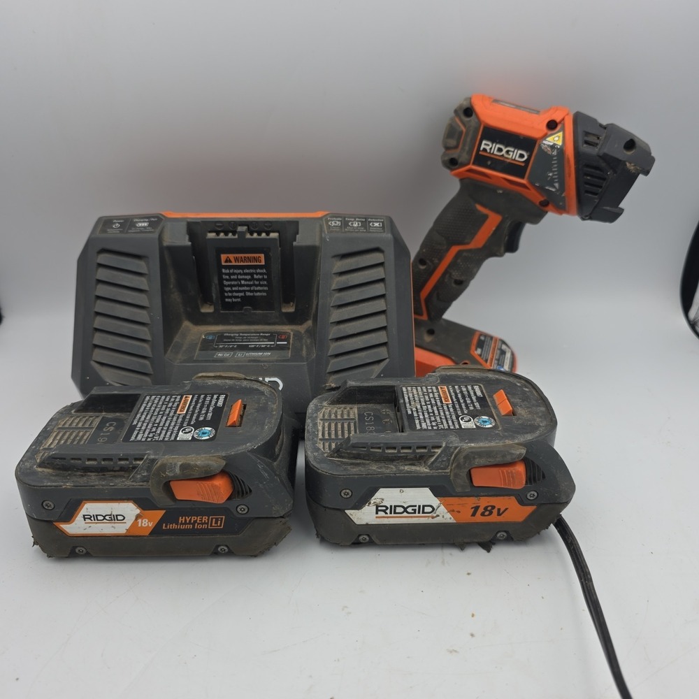RIDGID 18V 4.0Ah Lithium-Ion Battery R840087  Lot Of 2 Batteries Charger Light